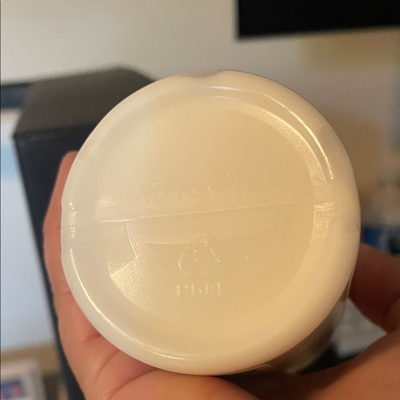 OLAPLEX No.5 Bond Maintenance Conditioner - White with Black Text - Picture 7 of 9